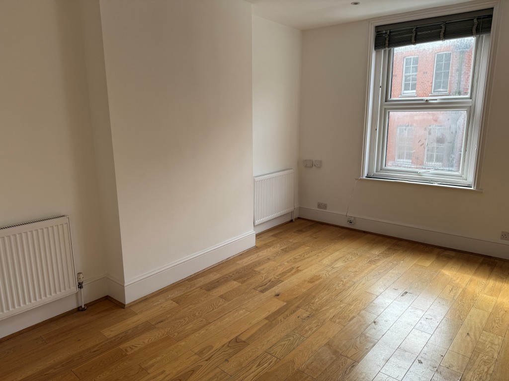Lot: 196 - TWO-BEDROOM BALCONY FLAT IN CENTRAL LOCATION - Living area with window